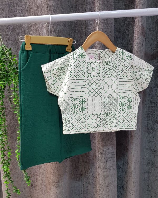 ست کراپ شلوارک سنتی - Image 4