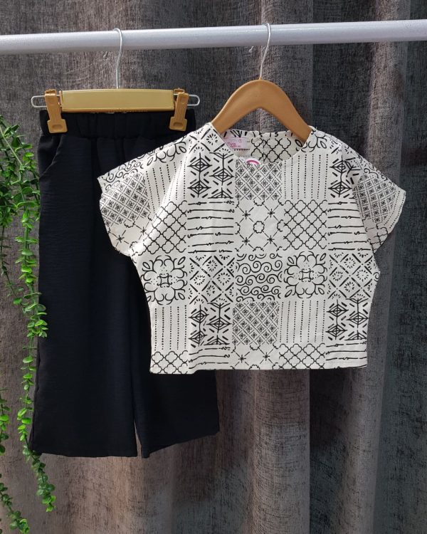 ست کراپ شلوارک سنتی - Image 5