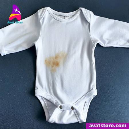 استفاده از خمیردندان برای پاک کردن لکه قطره آهن از روی لباس کودک